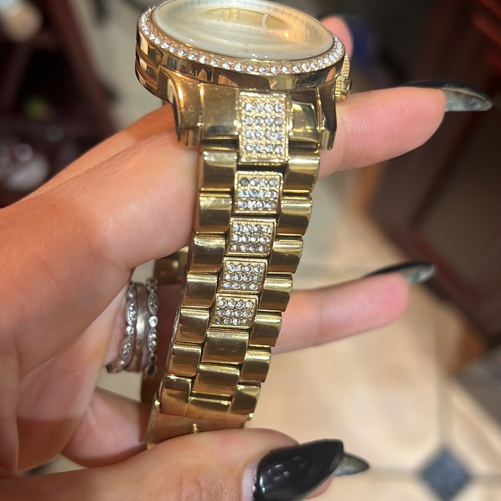 THEEE Large face round women’s Michael kors watches - Picture 11 of 13